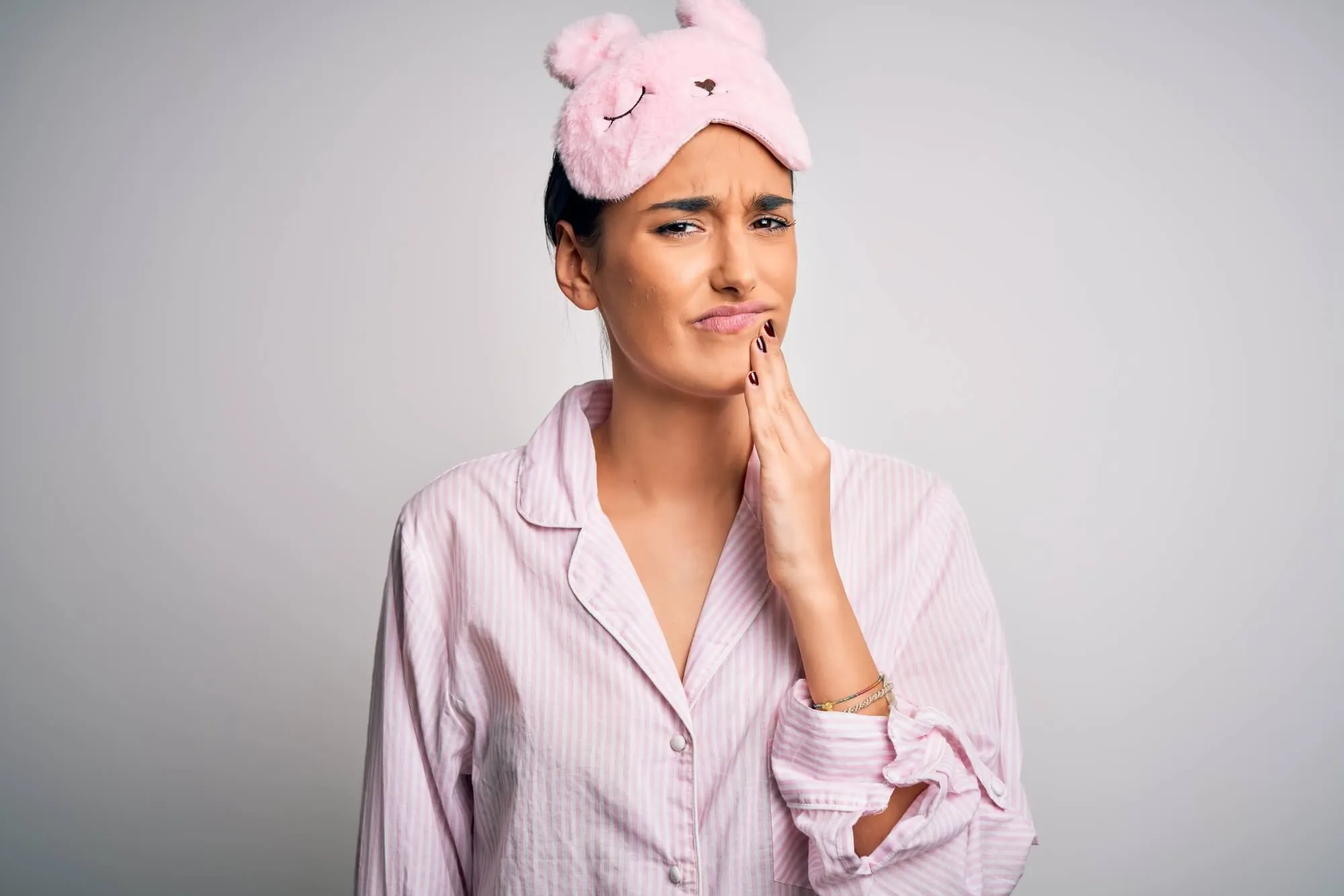 Toothache at Night: Signs You Should Call an Emergency Dentist